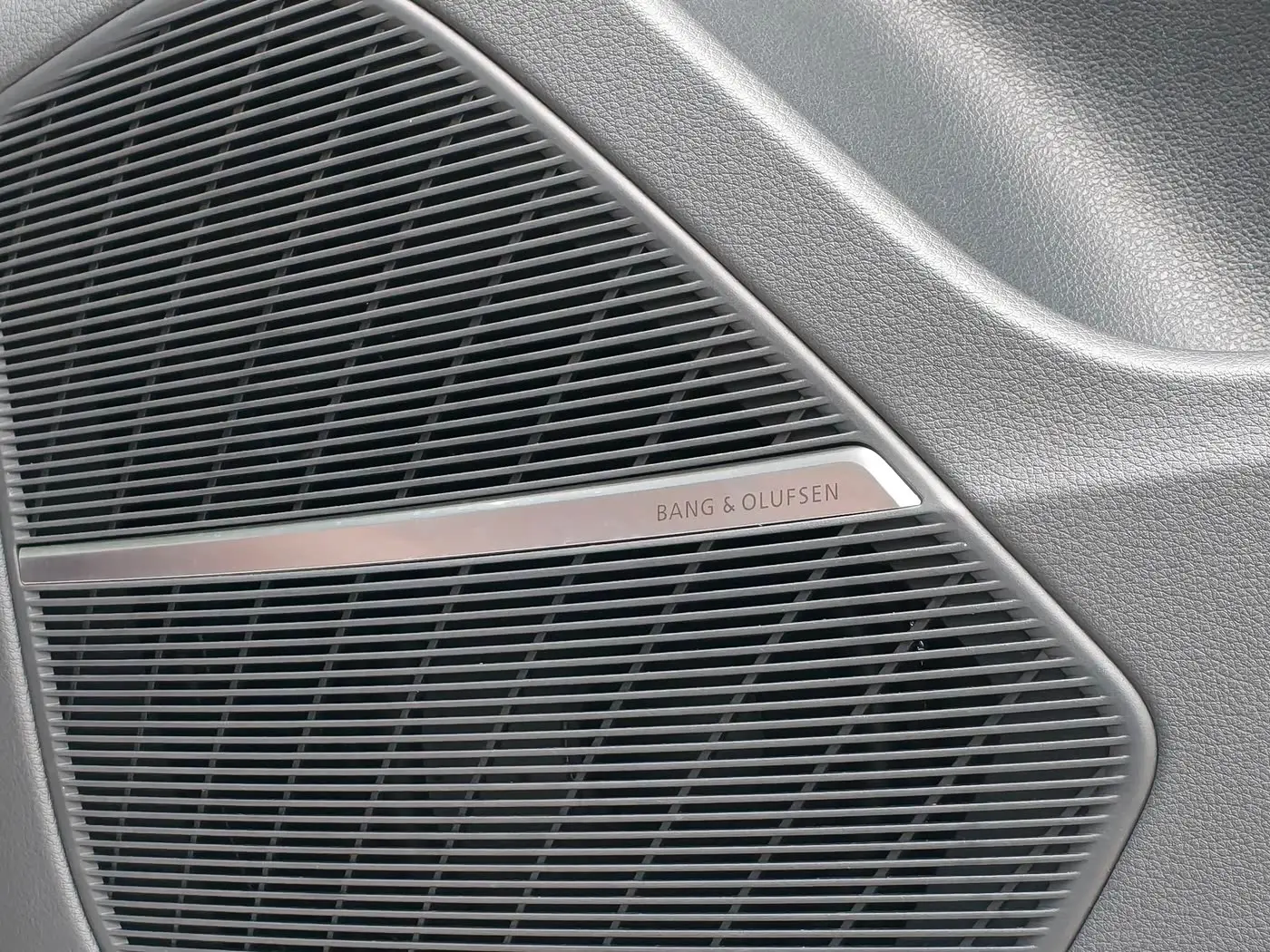 Audi Q8 2023 — Photo 8/20