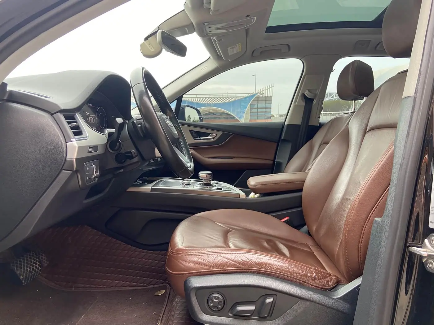 Audi Q7 2016 — Şəkil 6/10