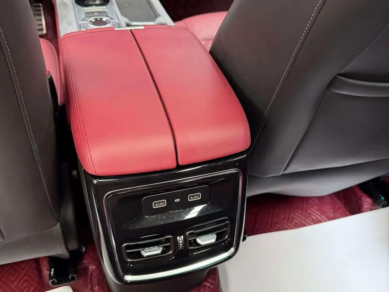 Jetour X70 PLUS 2023 — Photo 15/17