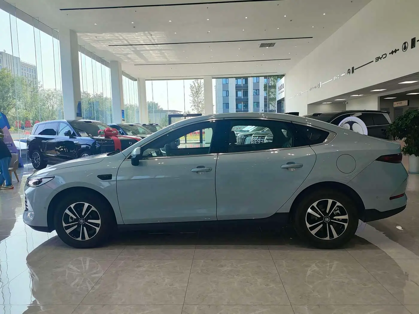 BYD Qin PLUS 2025 — Фото 8/15