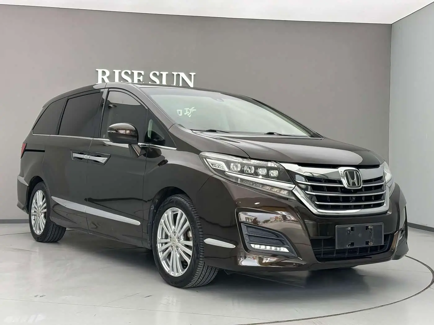 Honda Elysion 2016 — Photo 3/17