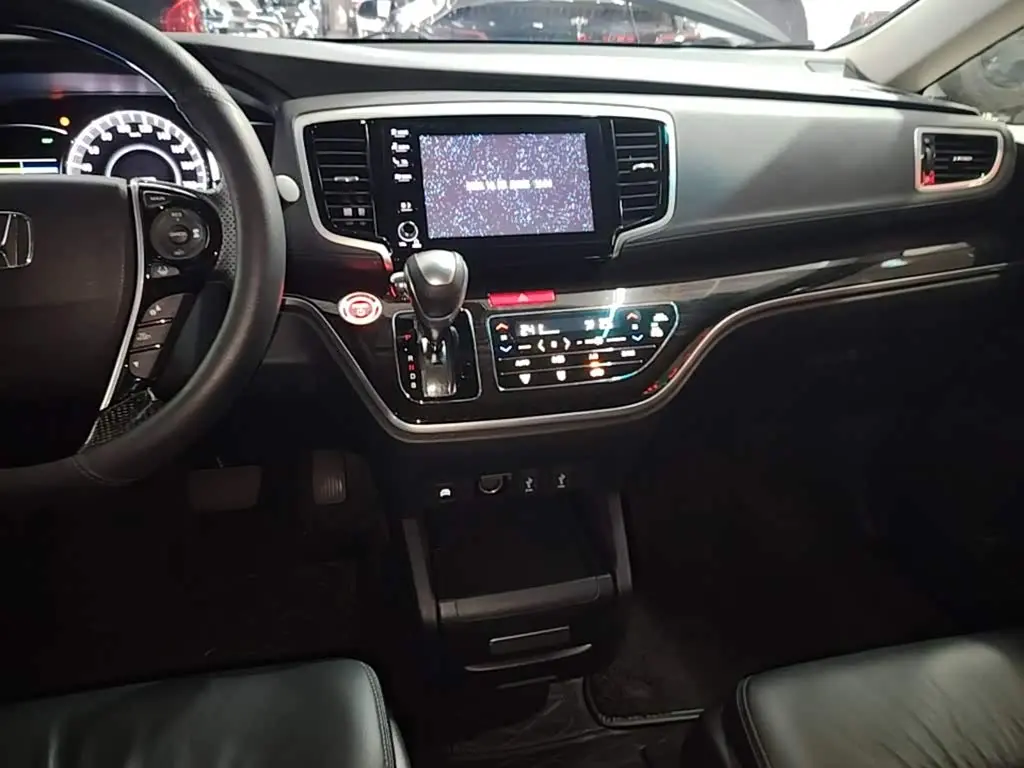 Honda Odyssey 2020 — Фото 13/20