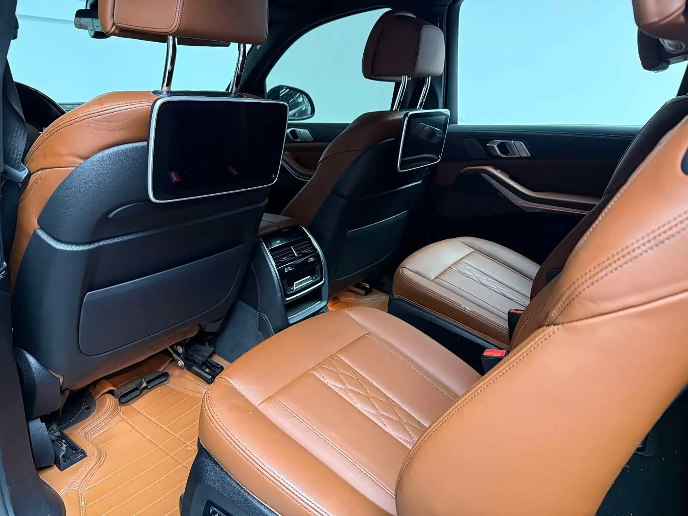 BMW X7 2021 — Photo 8/18
