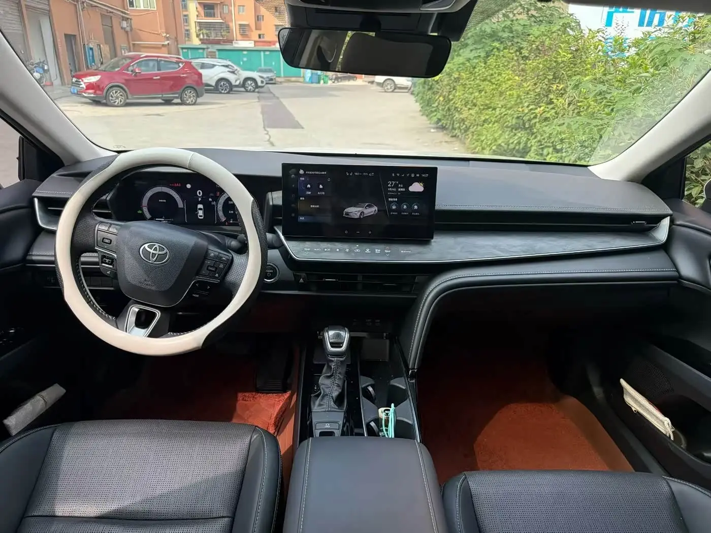 Toyota Camry 2025 — Photo 6/9