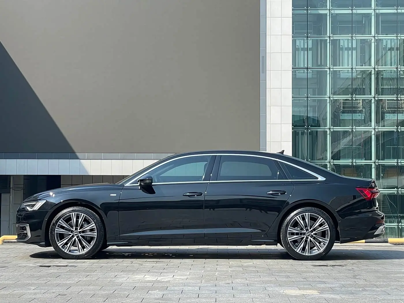 Audi A6L 2024 — Фото 4/17