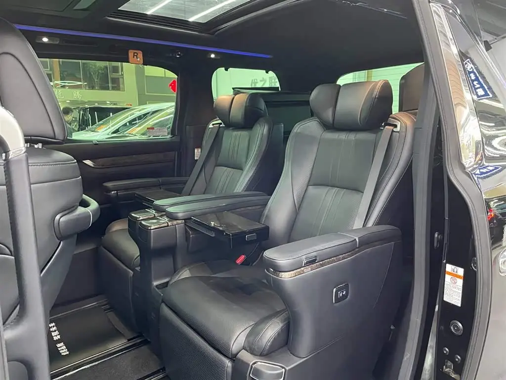 Toyota Alphard 2019 — Фото 9/15
