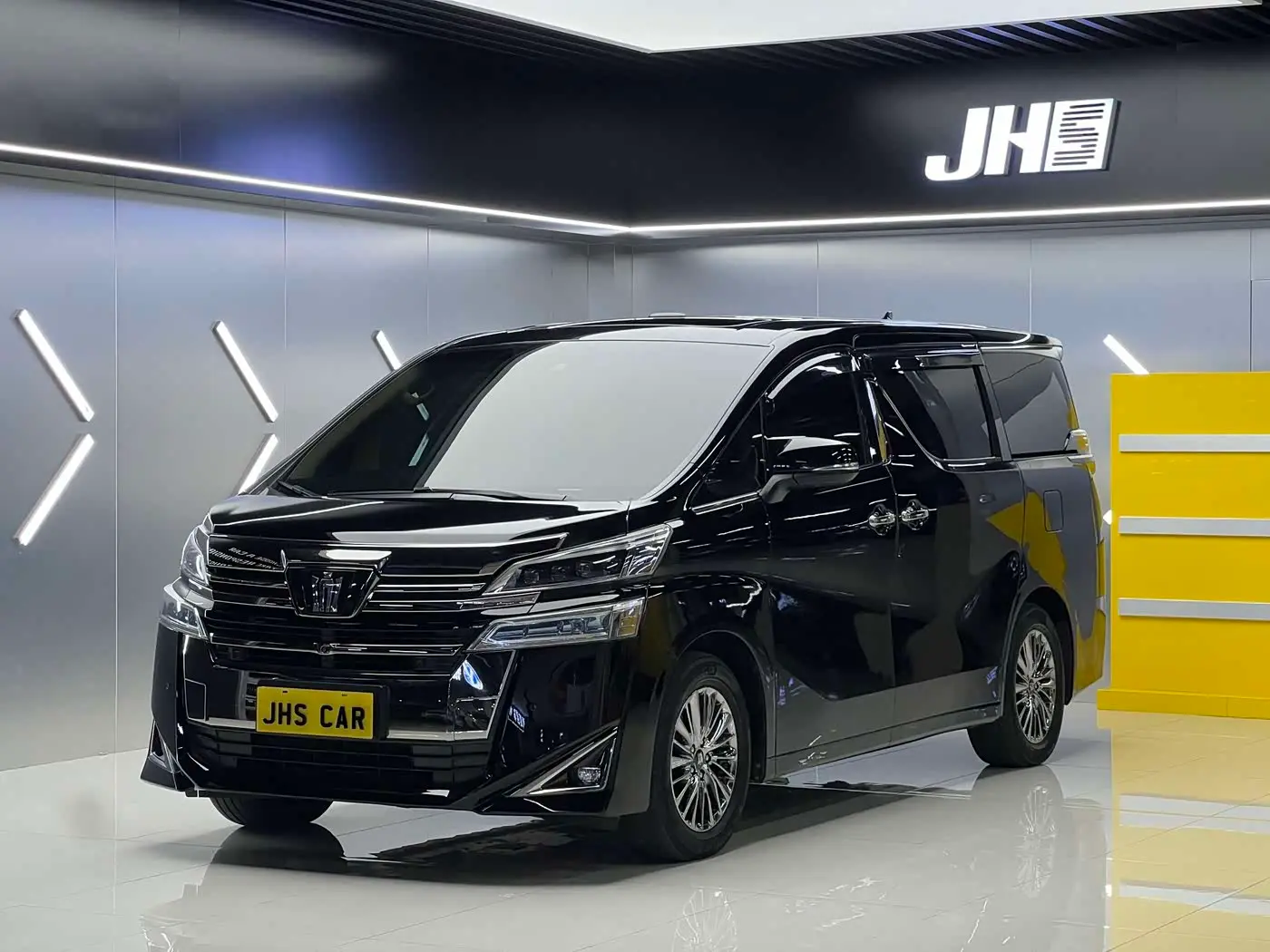Toyota Vellfire 2020 — Photo 1/20