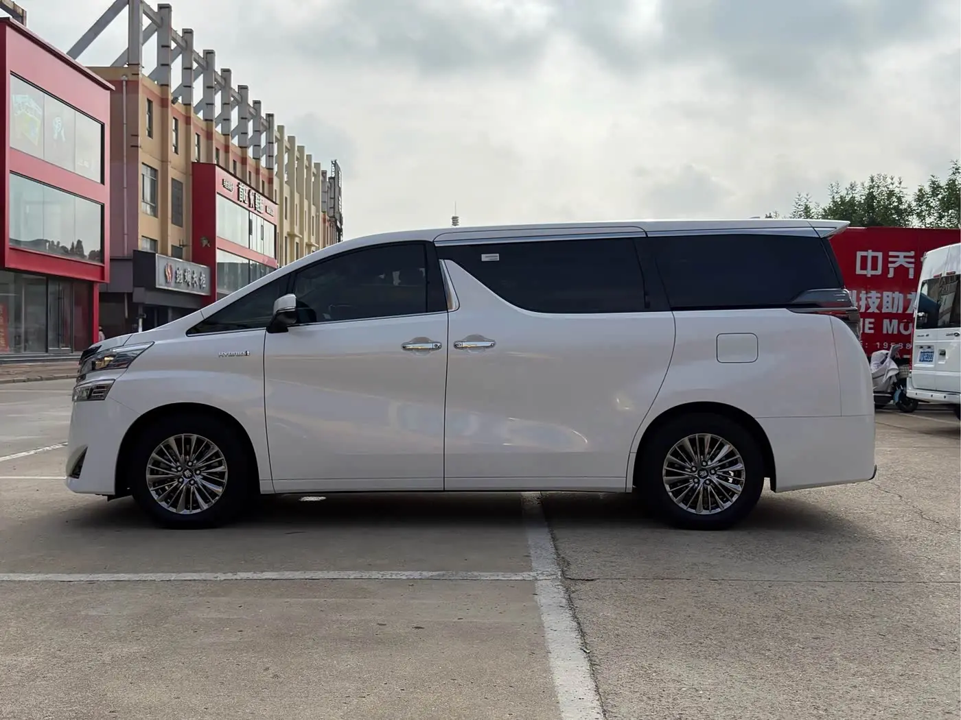 Toyota Vellfire 2023 — Photo 3/16