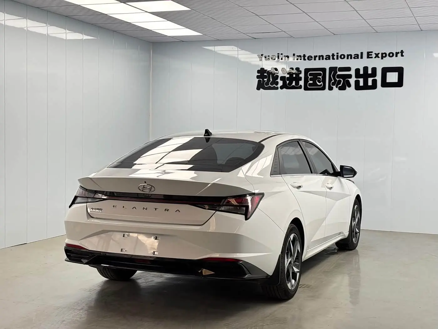 Hyundai Elantra 2023 — Photo 10/11