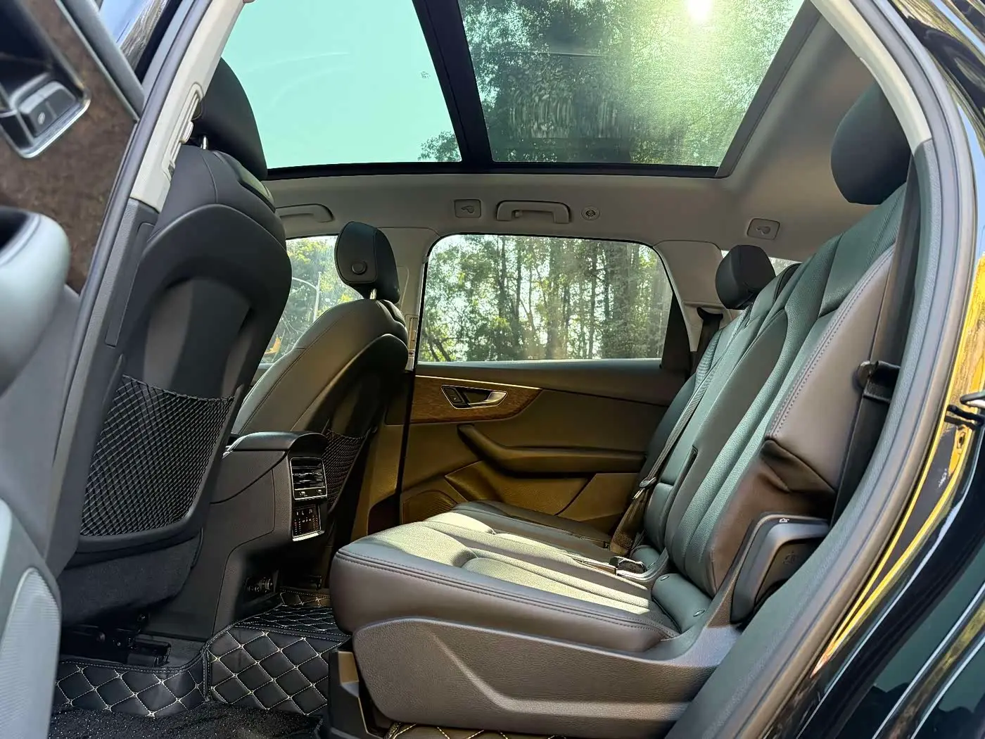 Audi Q7 2021 — Photo 9/20