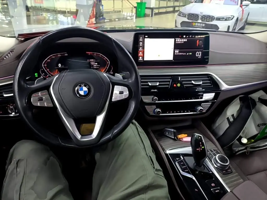 BMW 5 Series 2022 — Фото 10/20