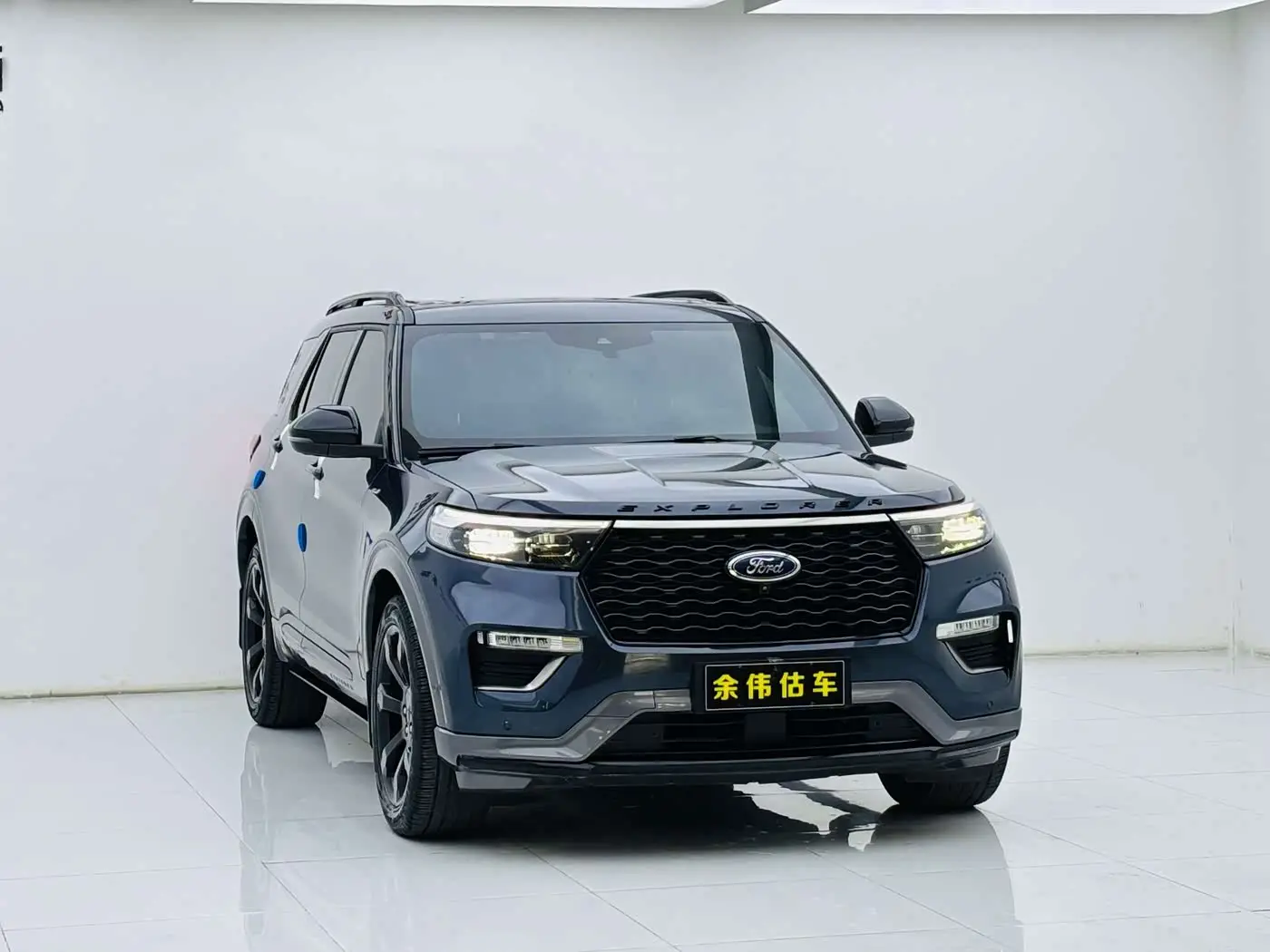 Ford Explorer 2021 — Photo 3/19