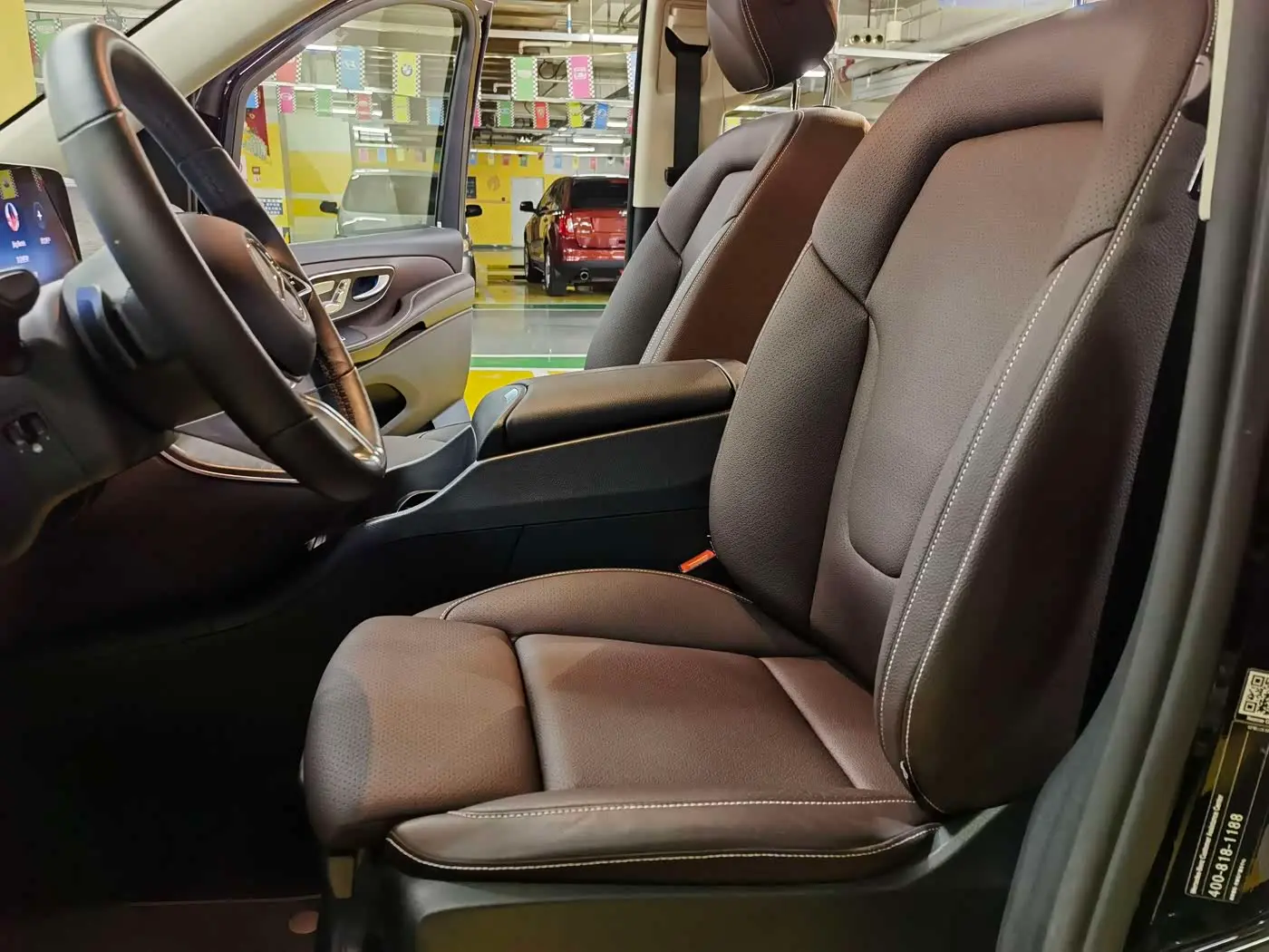 Mercedes-Benz V-Class 2025 — Photo 13/20
