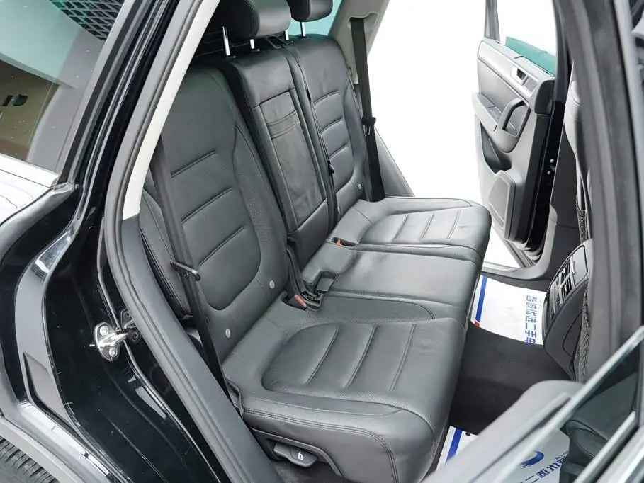 Volkswagen Touareg 2013 — ფოტო 14/20