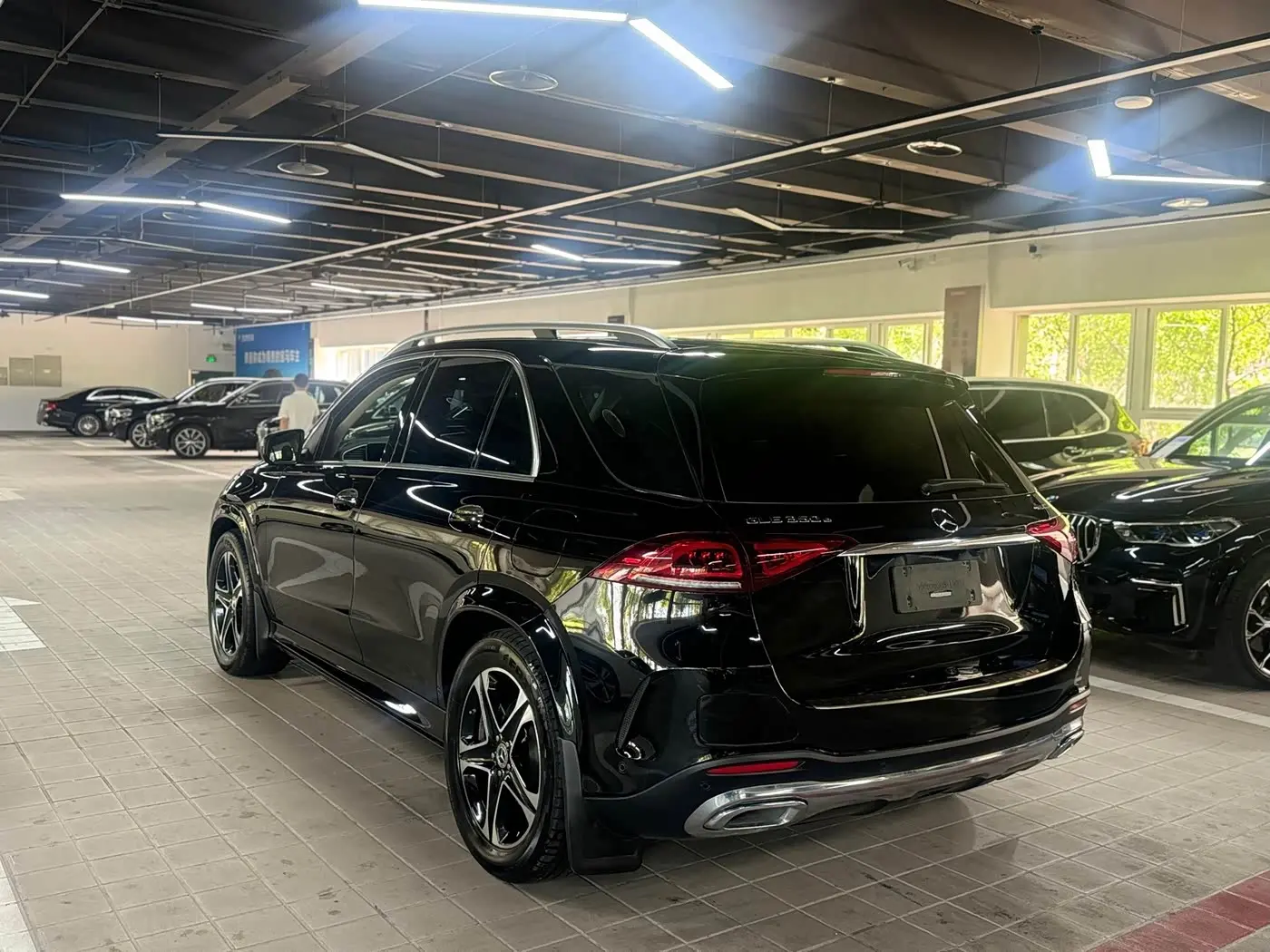 Mercedes-Benz GLE New Energy 2021 — Photo 6/11