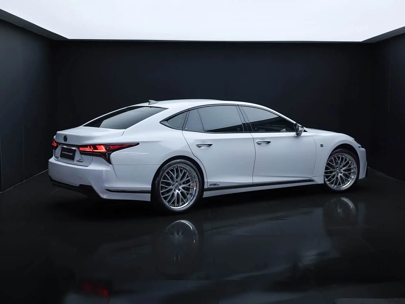 Lexus LS 2018 — Photo 5/20