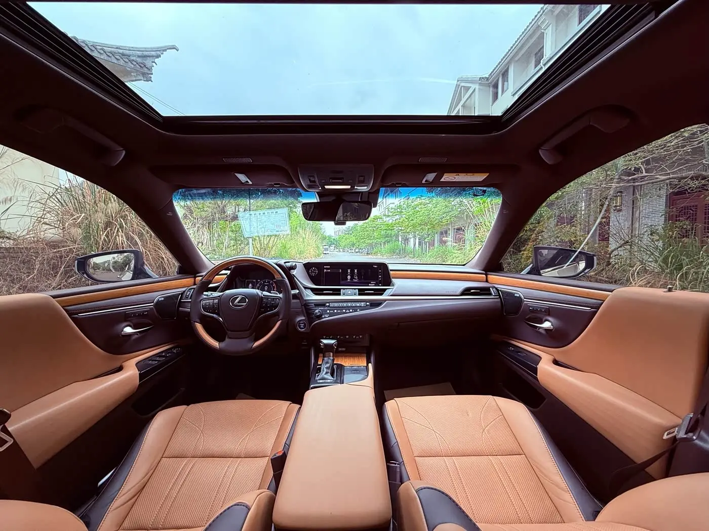 Lexus ES 2020 — Photo 19/20