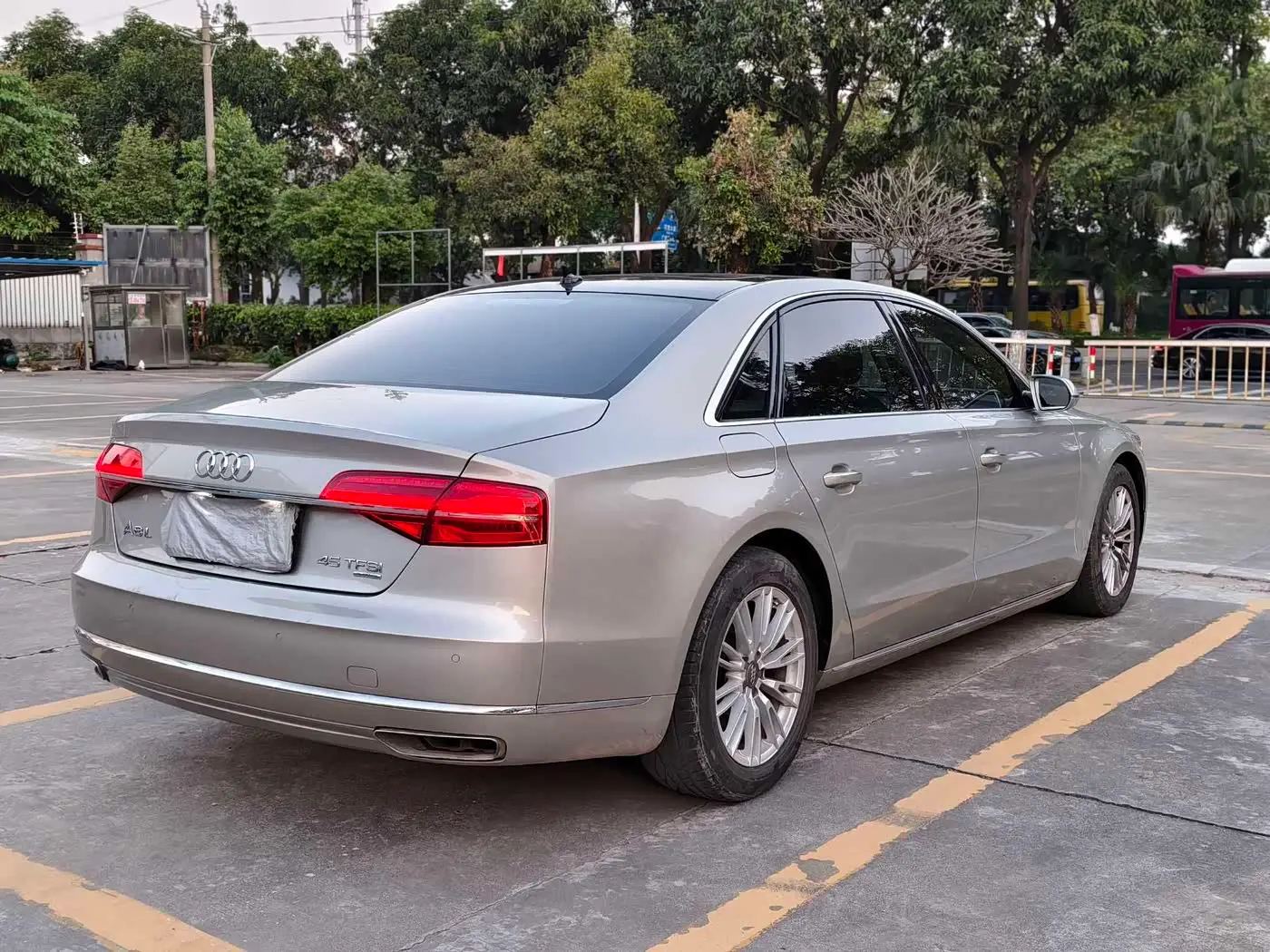 Audi A8 2015 — Photo 4/20