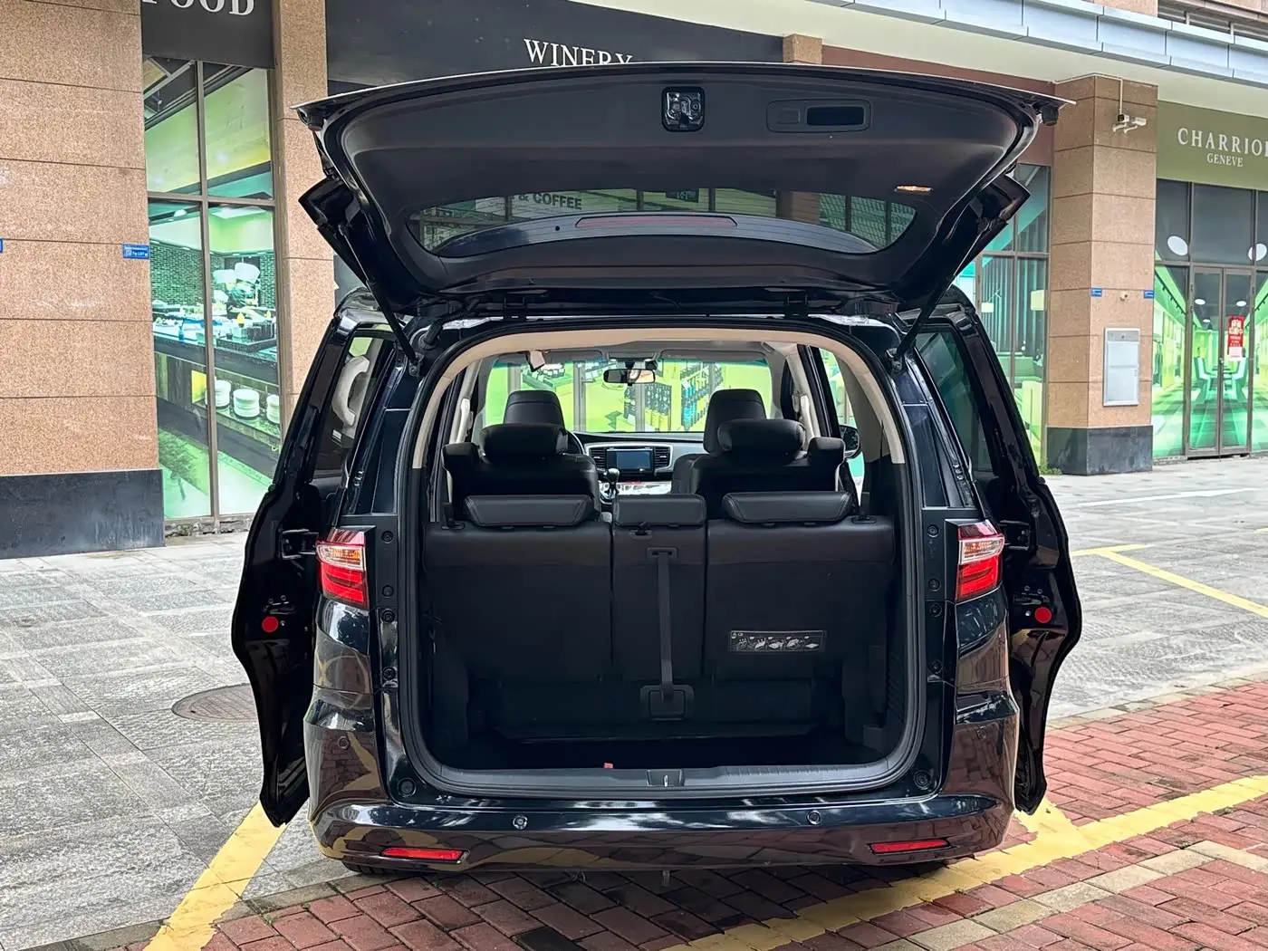 Honda Odyssey 2018 — Photo 16/17