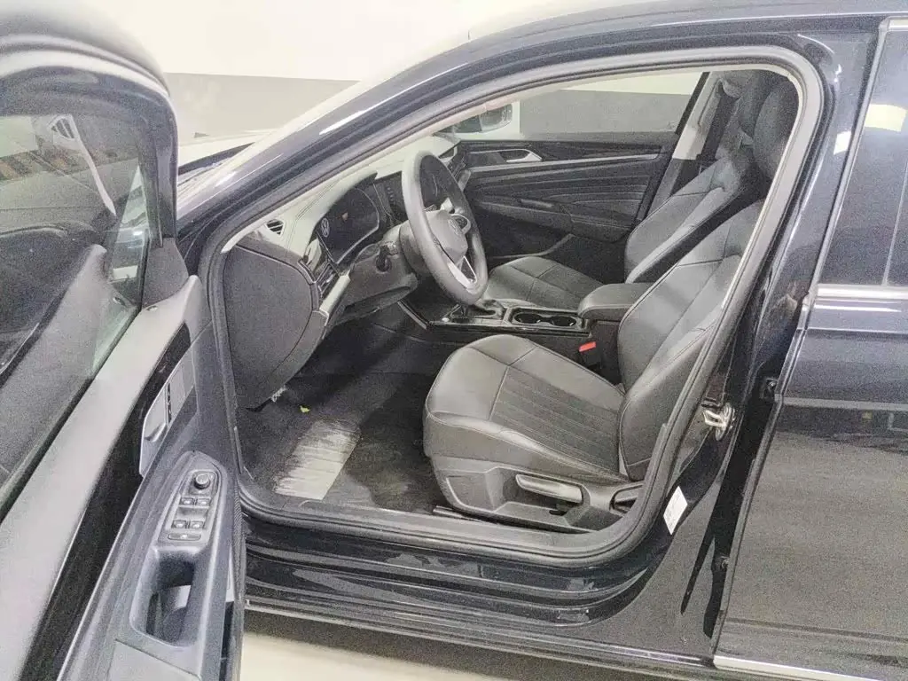 Volkswagen Passat 2025 — Photo 8/15