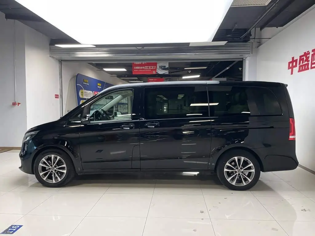 Mercedes-Benz V-Class 2021 — Photo 4/20