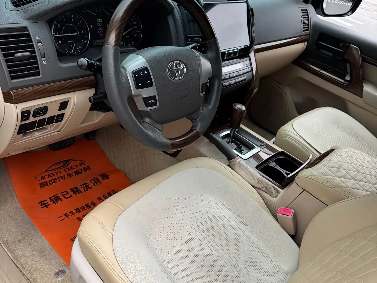 Toyota Land Cruiser 2014 — Photo 15/20
