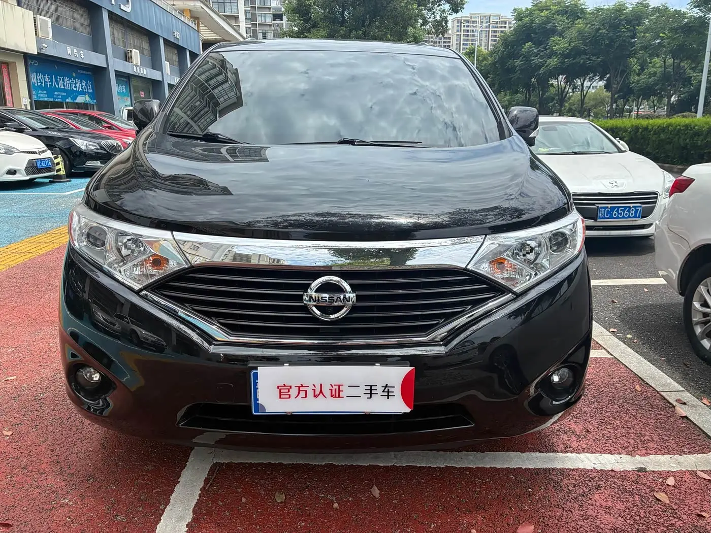 Nissan Quest 2015 — Фото 2/12