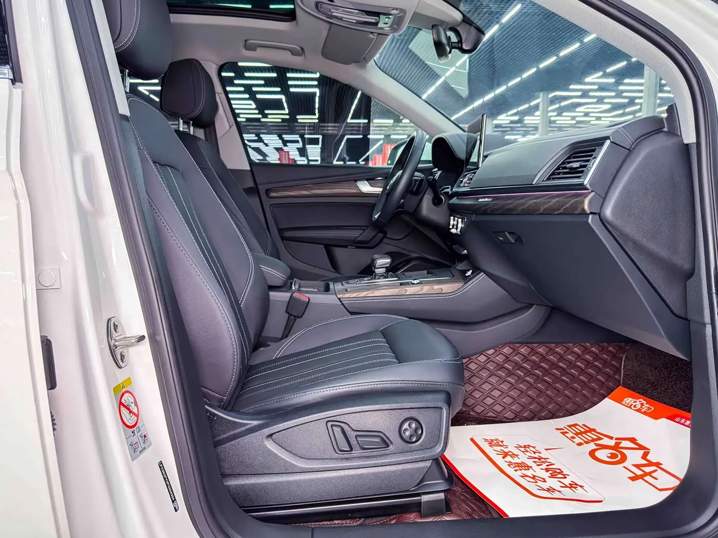 Audi Q5L 2023 — ფოტო 14/20