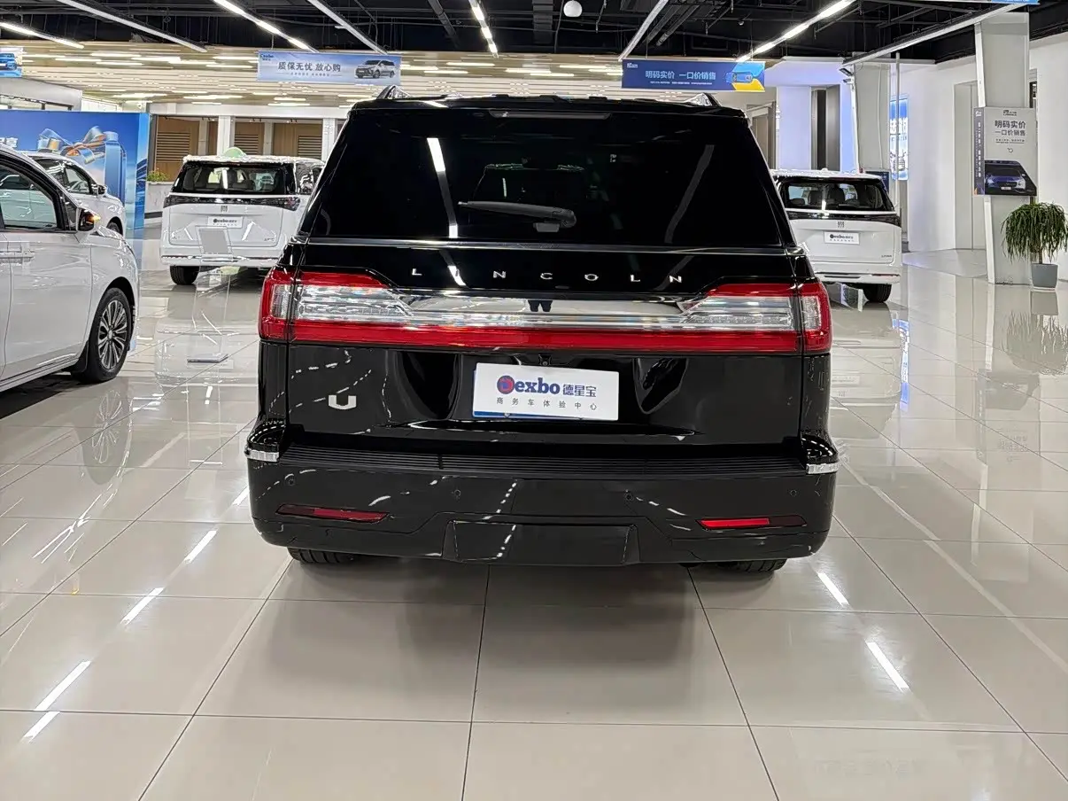 Lincoln Navigator 2018 — Şəkil 3/9