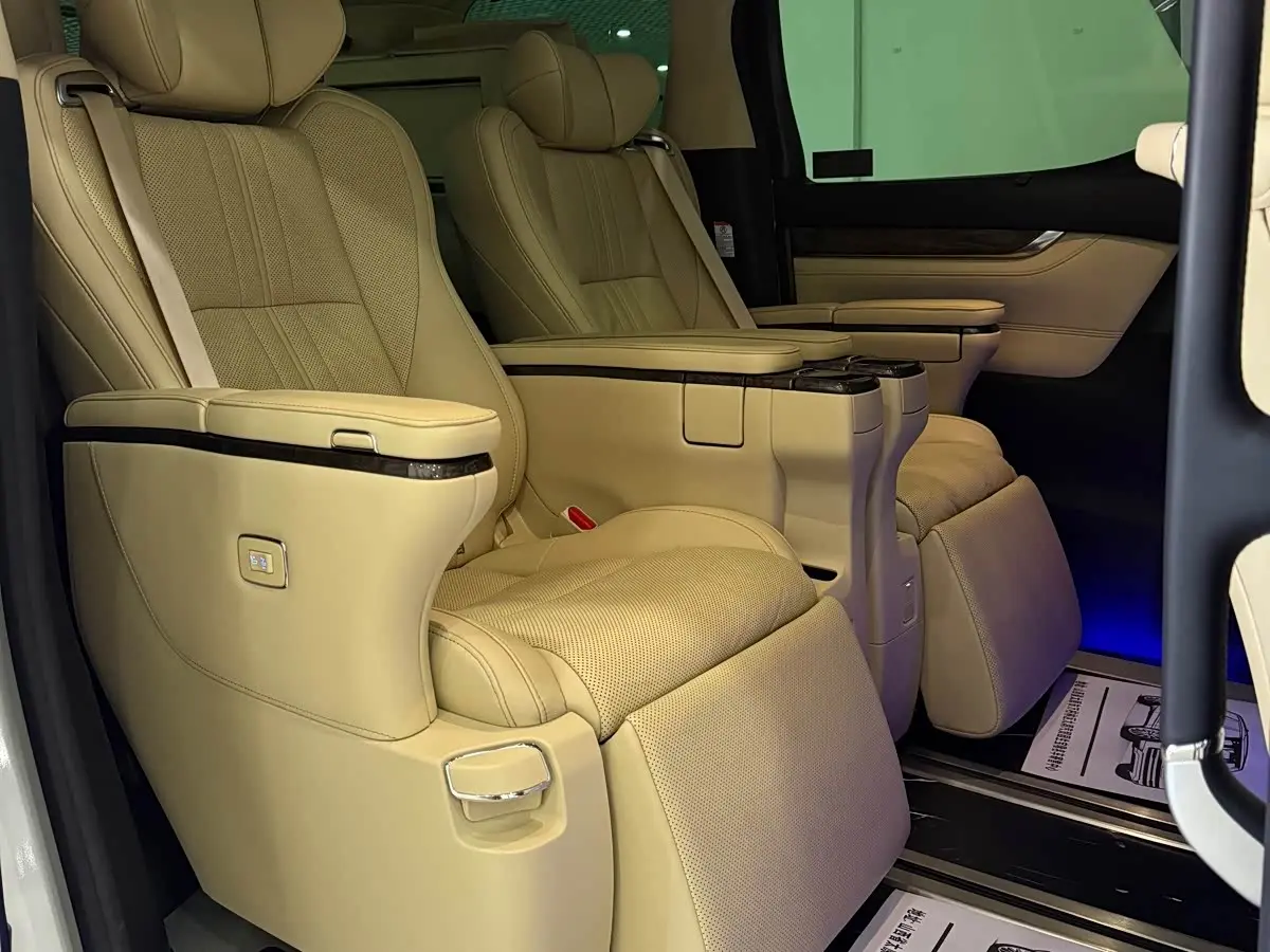 Toyota Alphard 2023 — Фото 16/20