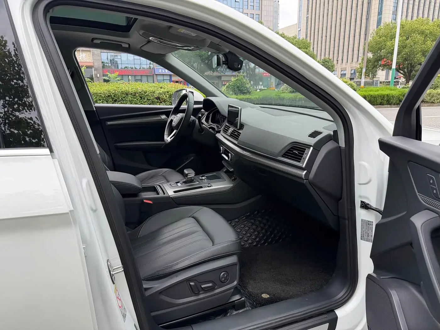 Audi Q5L 2020 — Photo 10/17