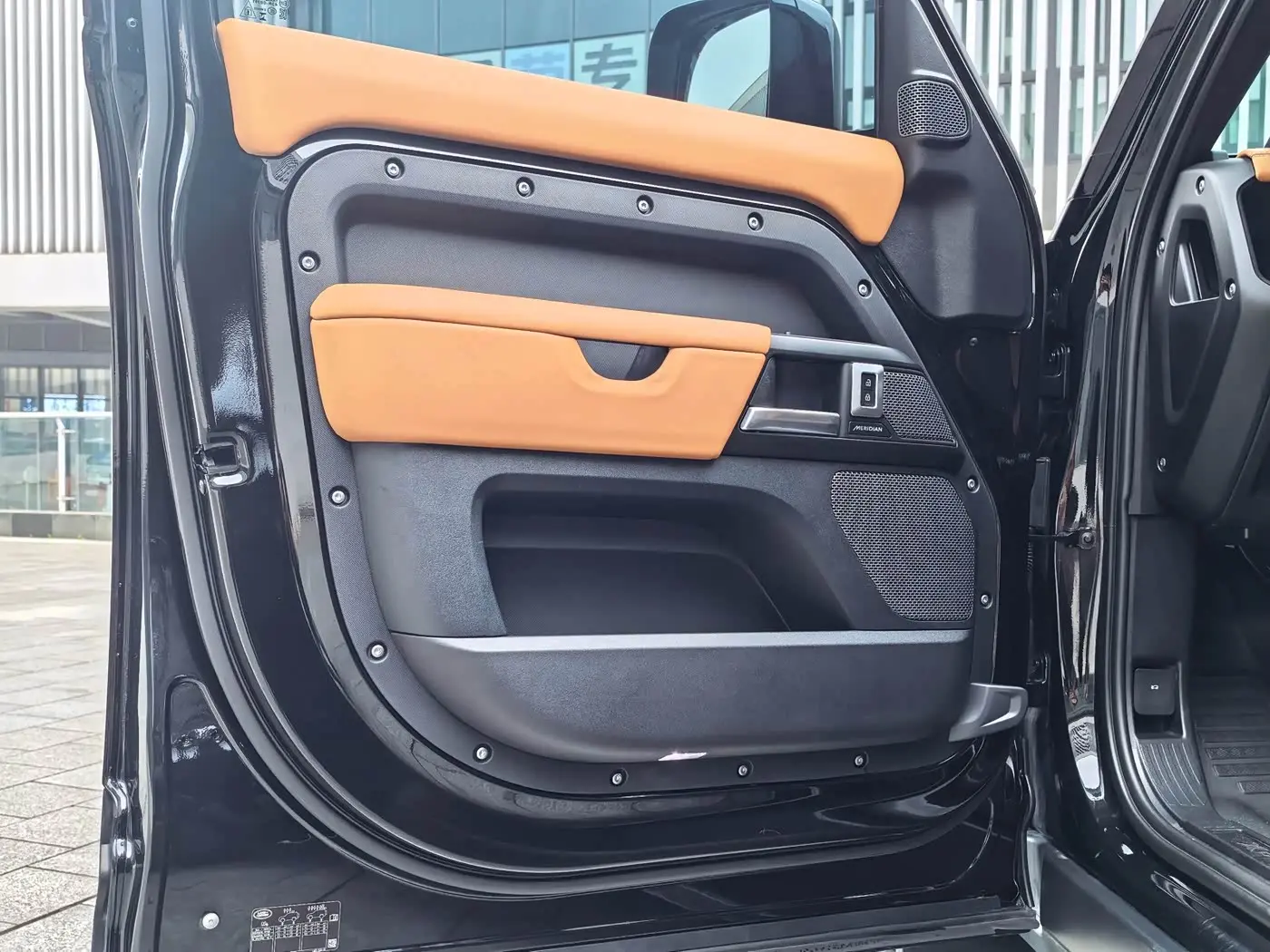 Land Rover Defender 2023 — Фото 9/20
