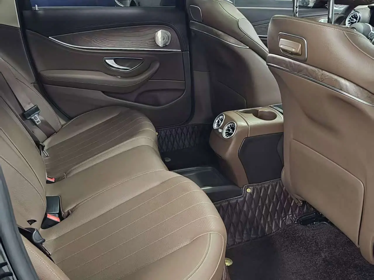Mercedes-Benz E-Class 2019 — Photo 15/19