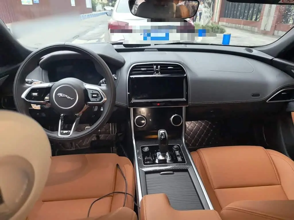 Jaguar XEL 2024 — Фото 10/20