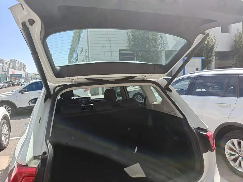 Volkswagen Tiguan L 2024 — Şəkil 19/20