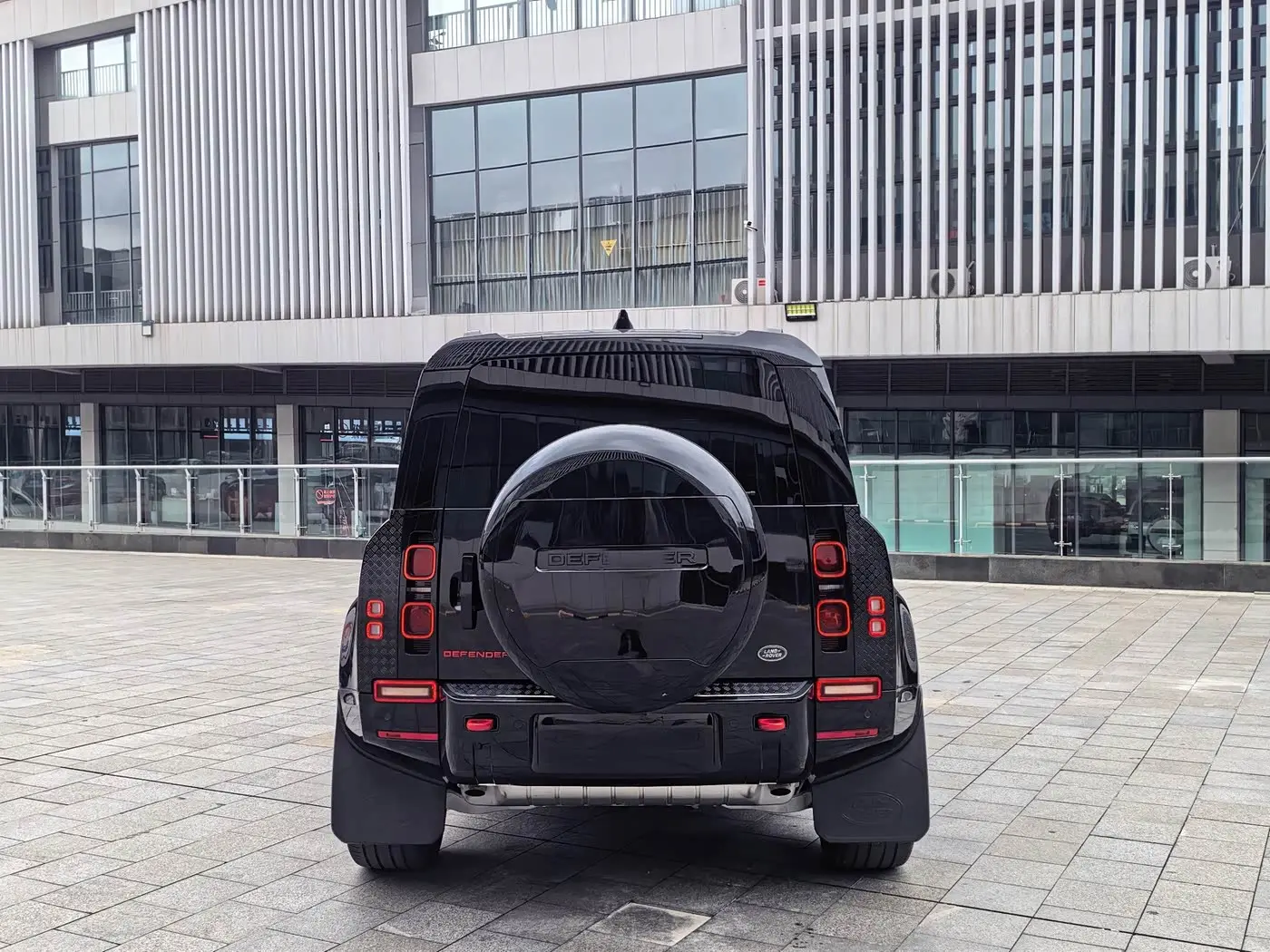 Land Rover Defender 2023 — Фото 6/20