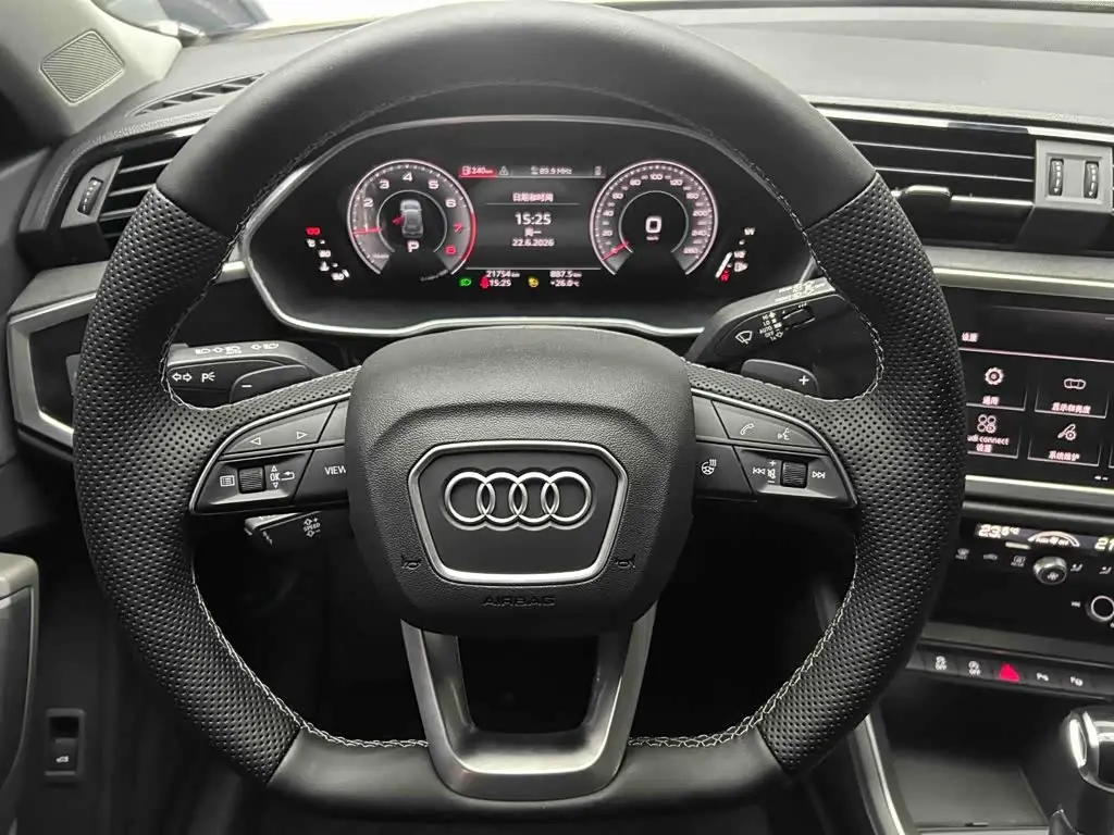 Audi Q3 2022 — Photo 9/20