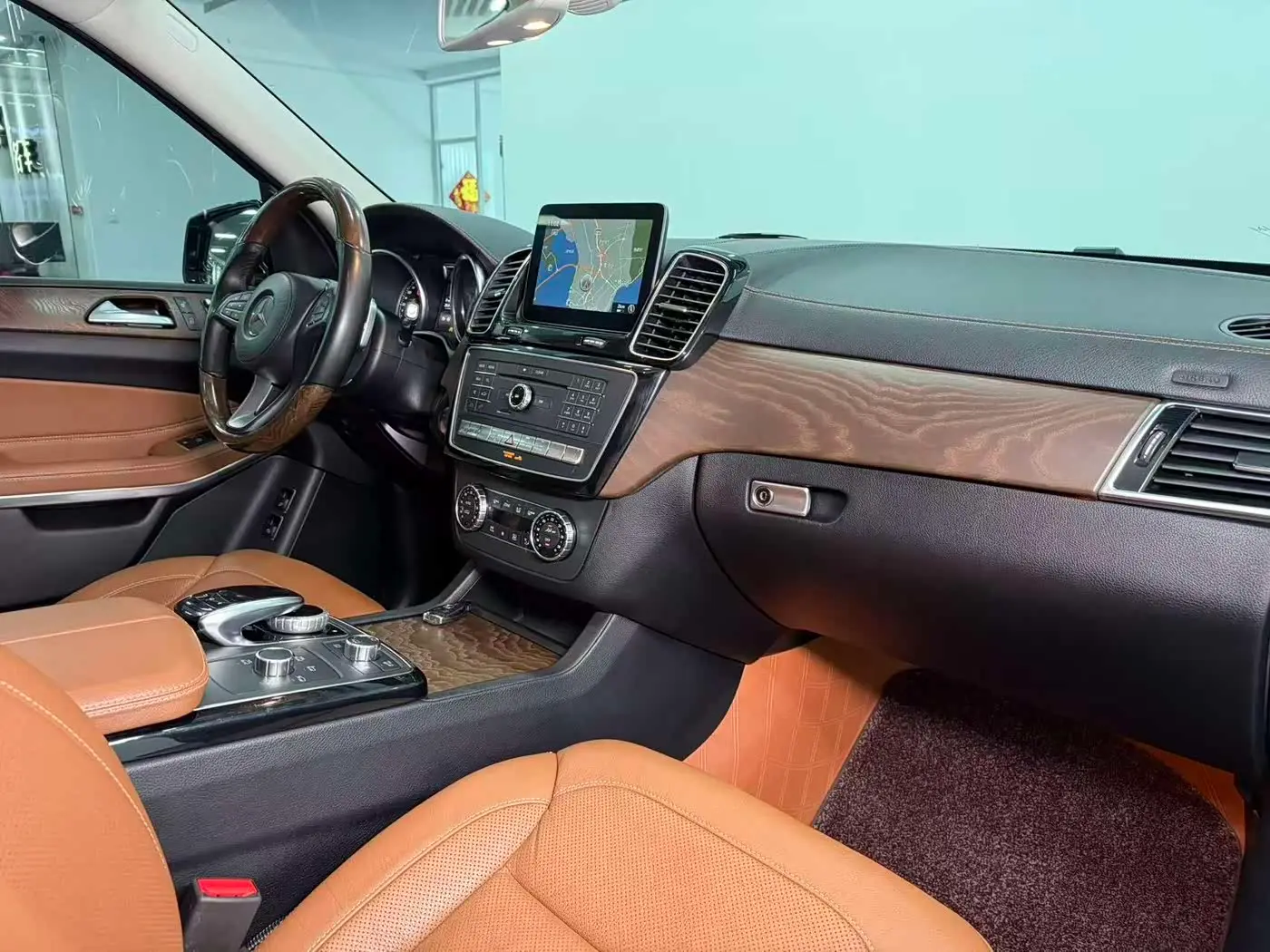 Mercedes-Benz GLS 2016 — Photo 11/17