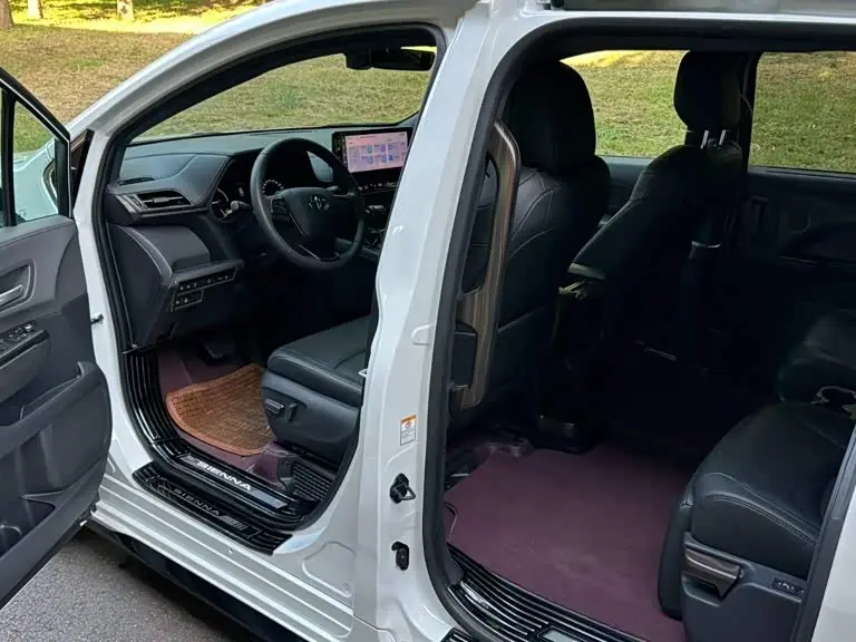 Toyota Sienna 2024 — Photo 15/19