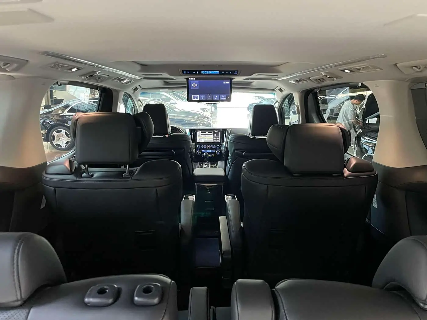 Toyota Vellfire 2021 — Фото 11/19