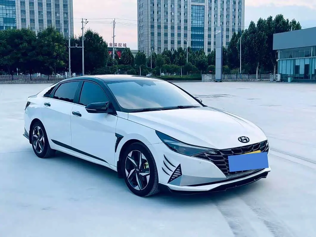 Hyundai Elantra 2022 — Photo 3/11