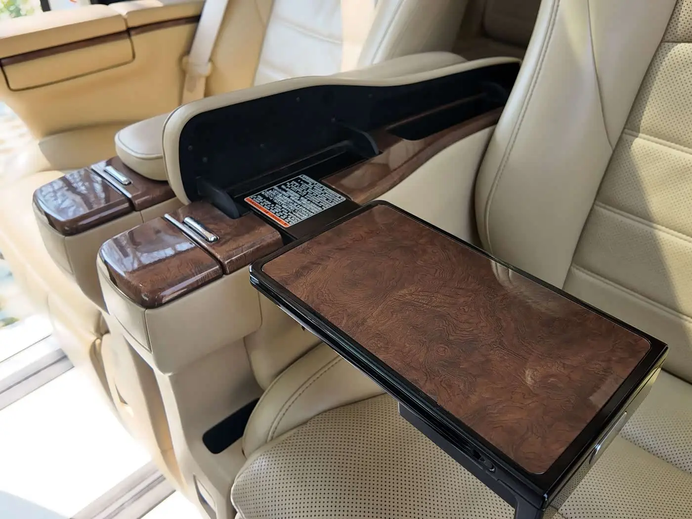 Toyota Alphard 2017 — ფოტო 11/20