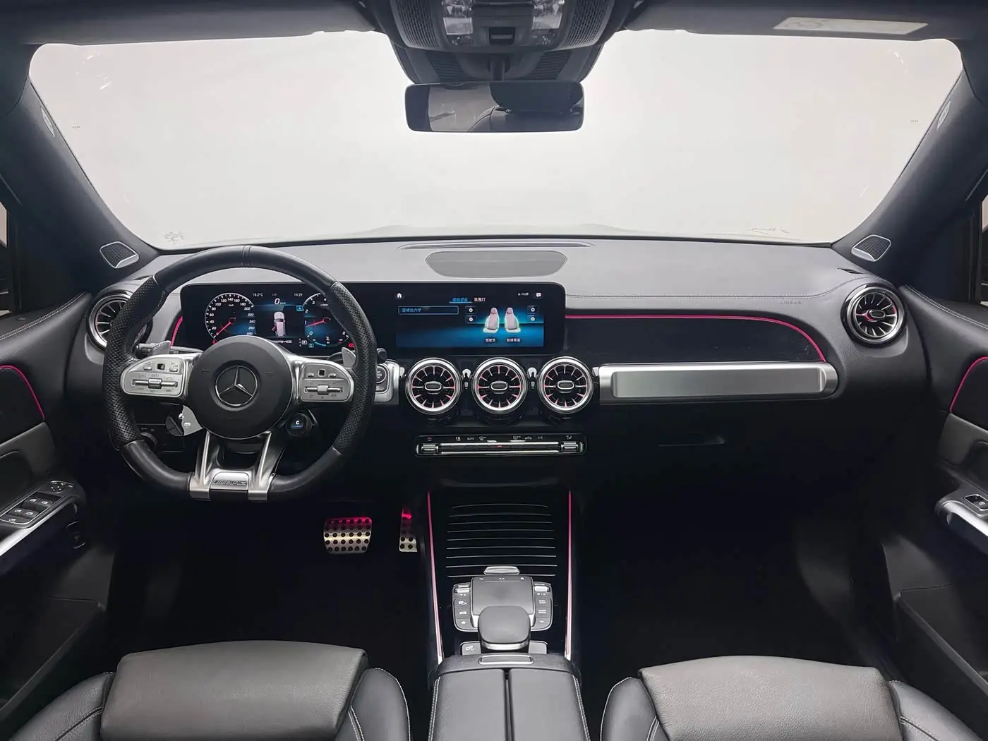 Mercedes-Benz GLB AMG 2022 — Photo 13/20