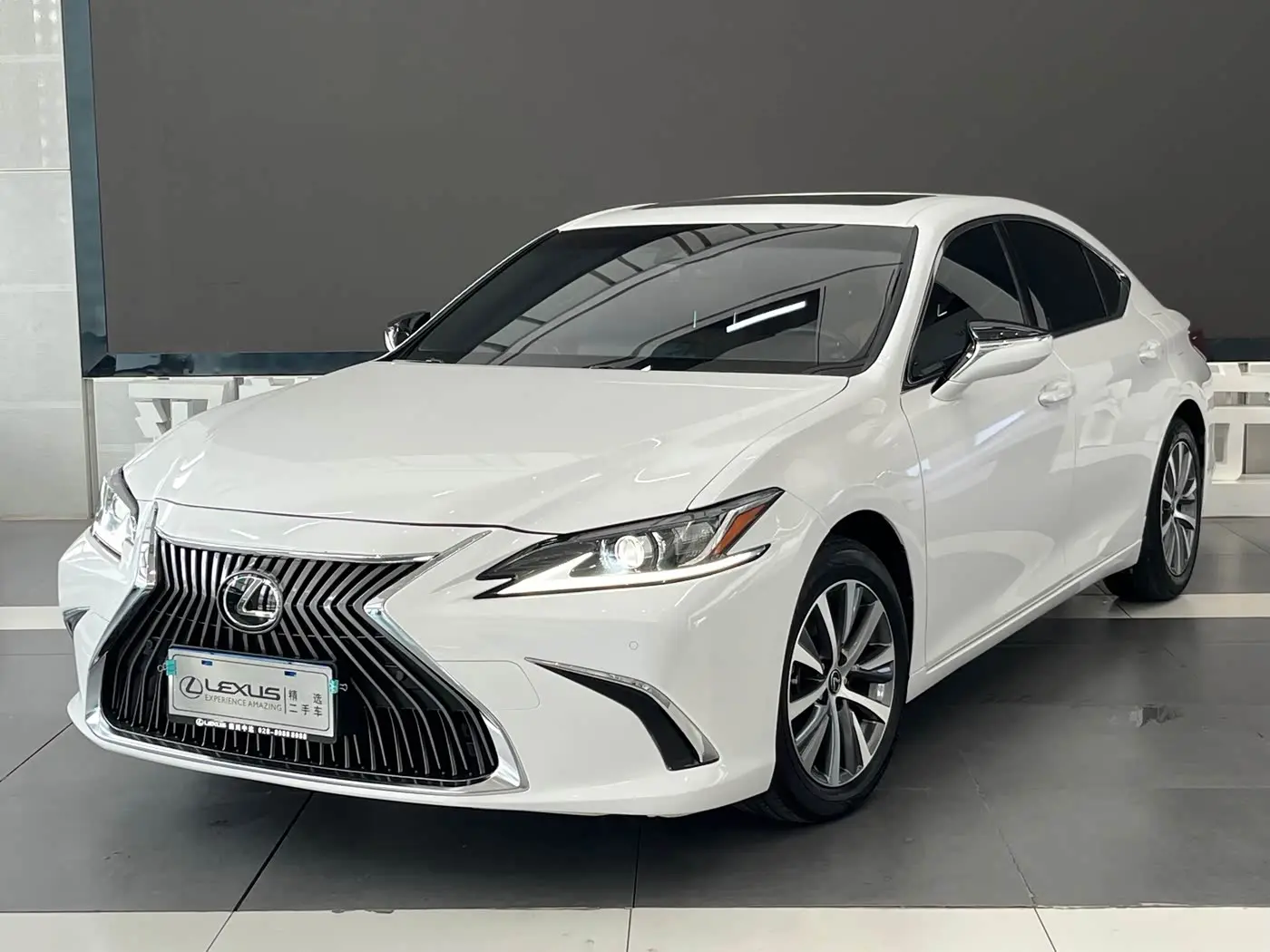 Lexus ES 2020 — Фото 1/20
