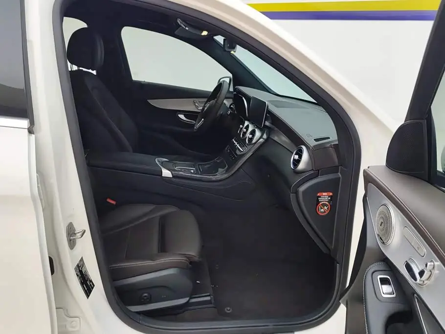 Mercedes-Benz GLC 2021 — Photo 8/16