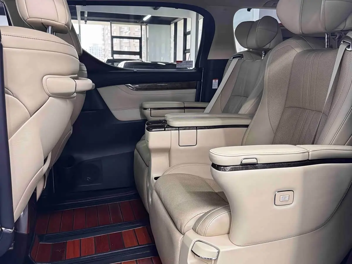 Toyota Alphard 2019 — Photo 11/20