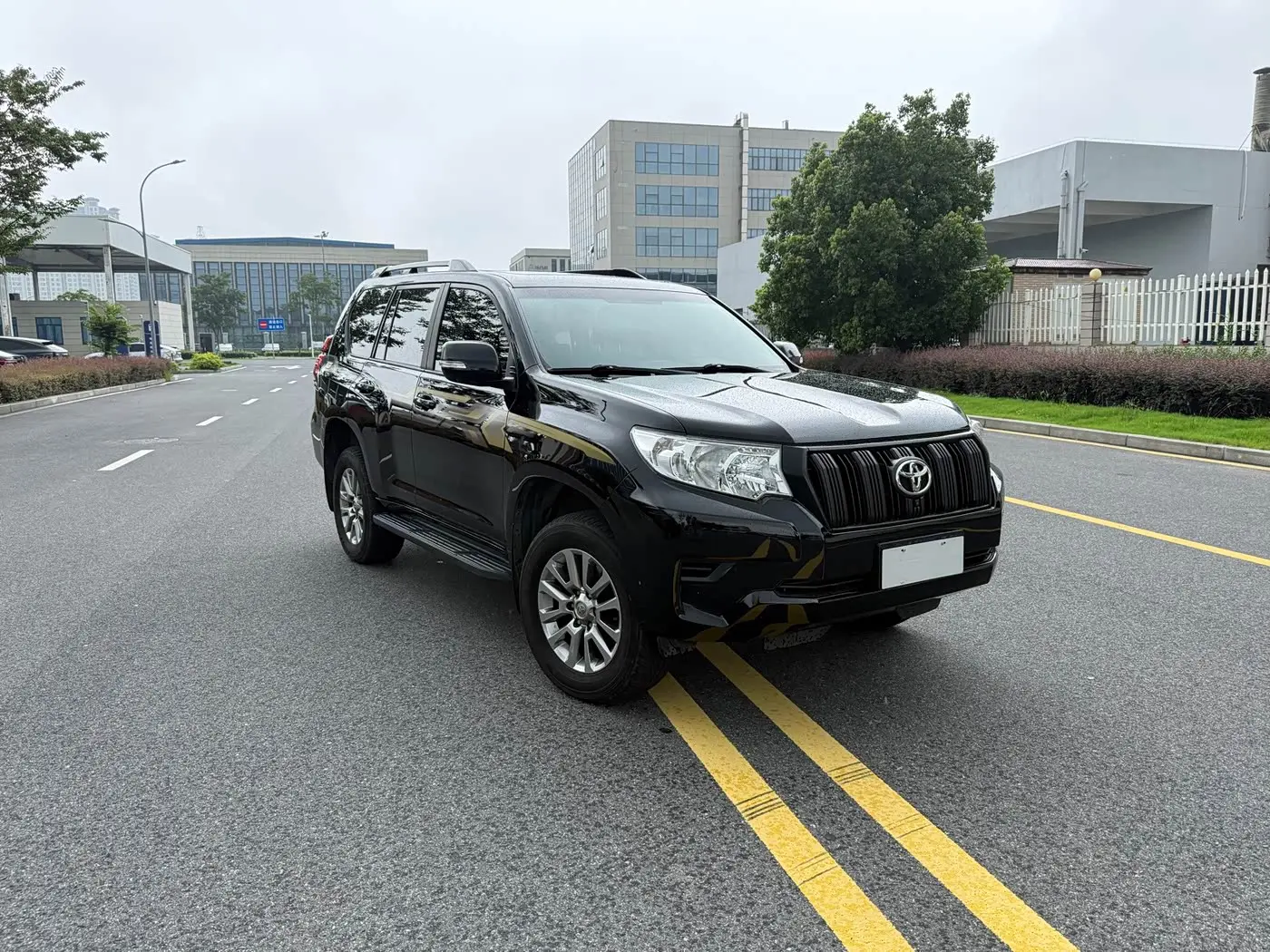 Toyota Prado 2019 — Фото 1/8