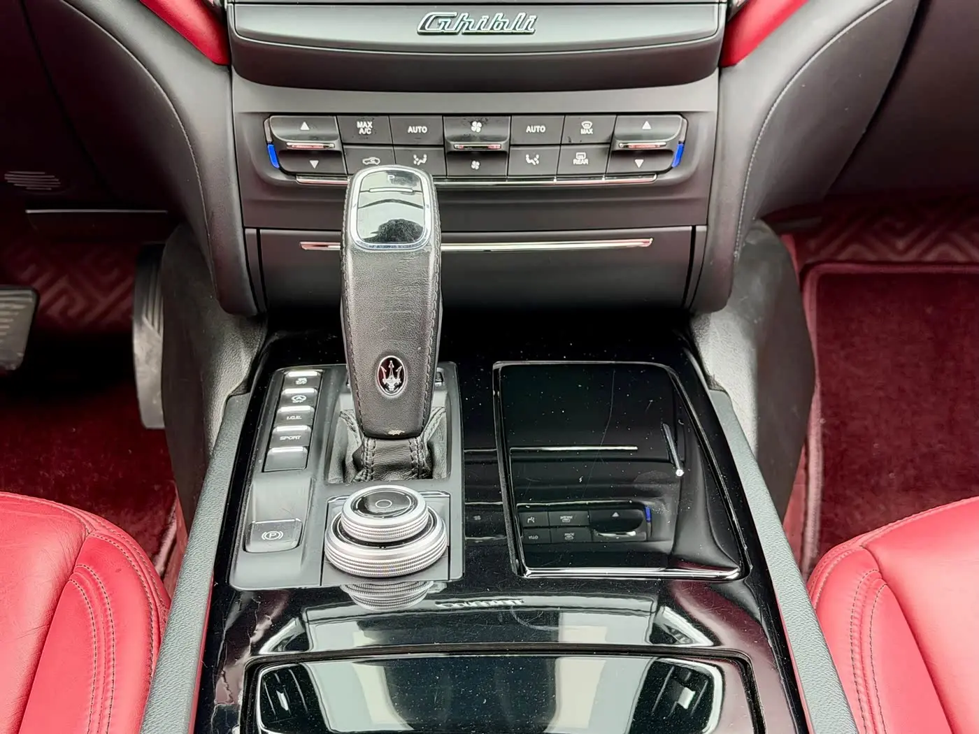 Maserati Ghibli 2019 — Şəkil 16/17