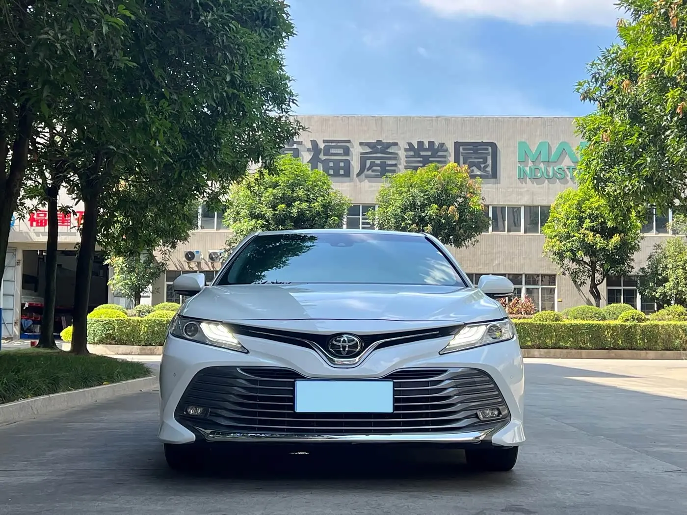 Toyota Camry 2019 — Photo 1/9