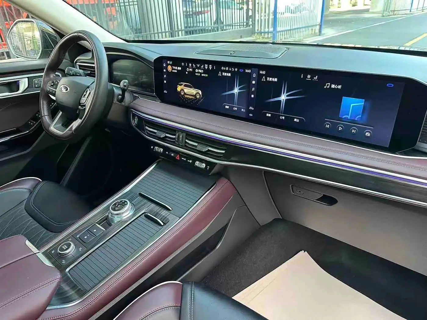 Ford Explorer 2023 — Photo 8/16